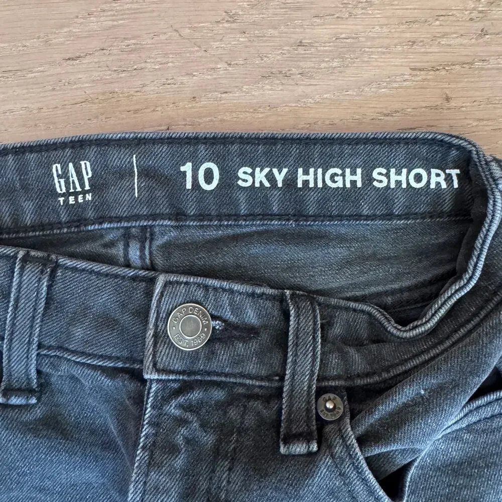Gap Teen Sky High Denim Shorts in Black Wash size 10